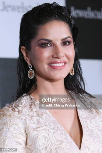 1,330 Sunny Leone Photos Stock Photos and High